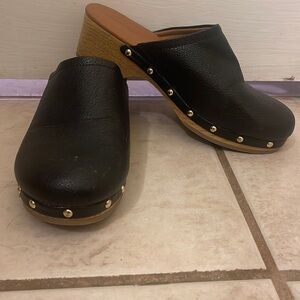 Cute Clogs Size 7 1/2